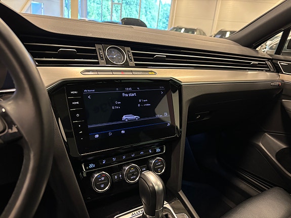 Volkswagen Passat 23 of 30