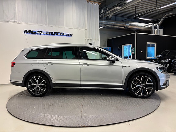 Volkswagen Passat 3 of 30