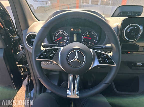 Mercedes-Benz Sprinter 16 of 28