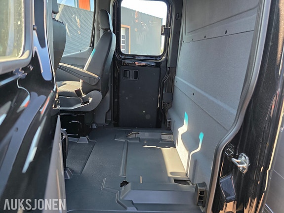 Mercedes-Benz Sprinter 22 of 28