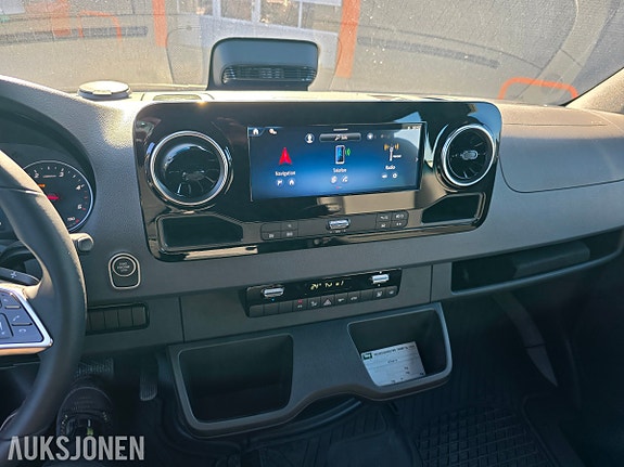Mercedes-Benz Sprinter 19 of 28