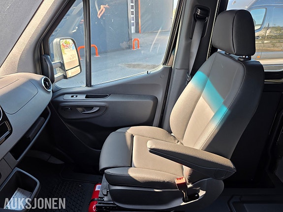 Mercedes-Benz Sprinter 15 of 28
