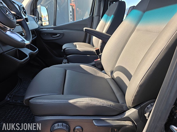 Mercedes-Benz Sprinter 21 of 28