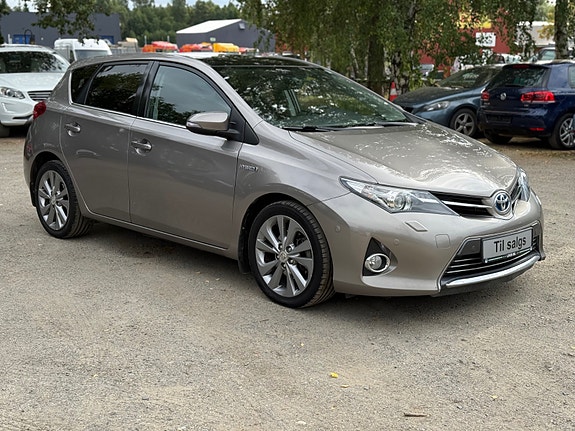 Toyota Auris 10 of 30