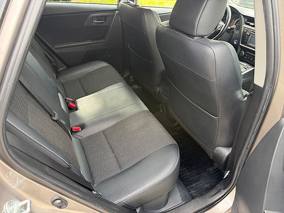 Toyota Auris 22 of 30