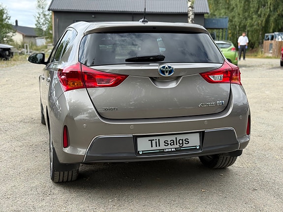 Toyota Auris 6 of 30