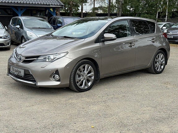 Toyota Auris 2 of 30