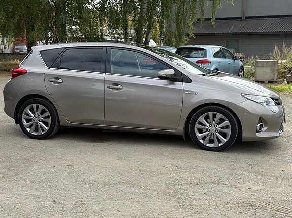 Toyota Auris 9 of 30