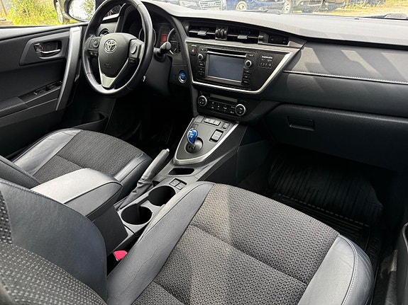 Toyota Auris 23 of 30