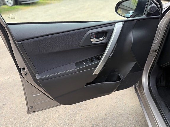 Toyota Auris 15 of 30
