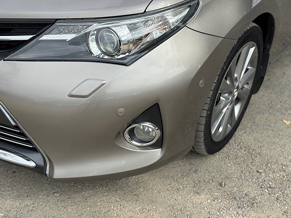 Toyota Auris 12 of 30