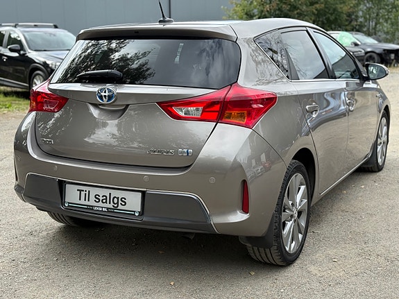 Toyota Auris 7 of 30