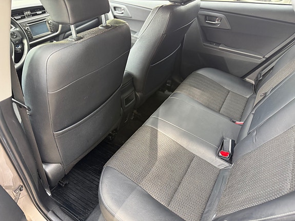 Toyota Auris 19 of 30