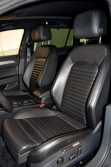 Volkswagen Passat 10 of 30