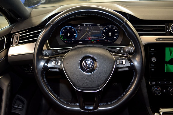Volkswagen Passat 16 of 30