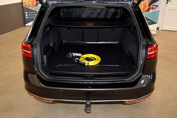 Volkswagen Passat 7 of 30