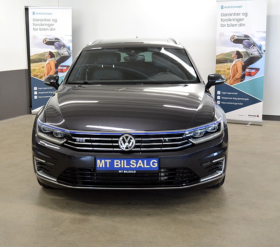 Volkswagen Passat 2 of 30