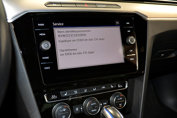 Volkswagen Passat 23 of 30
