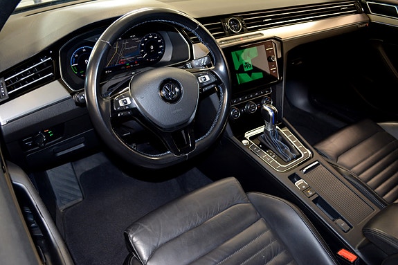 Volkswagen Passat 15 of 30