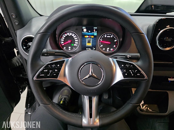 Mercedes-Benz Sprinter 17 of 30