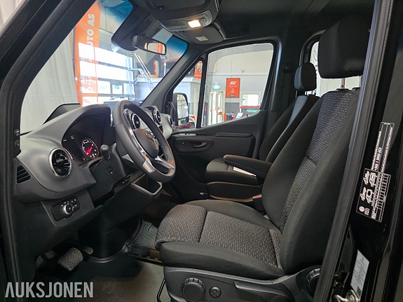 Mercedes-Benz Sprinter 16 of 30