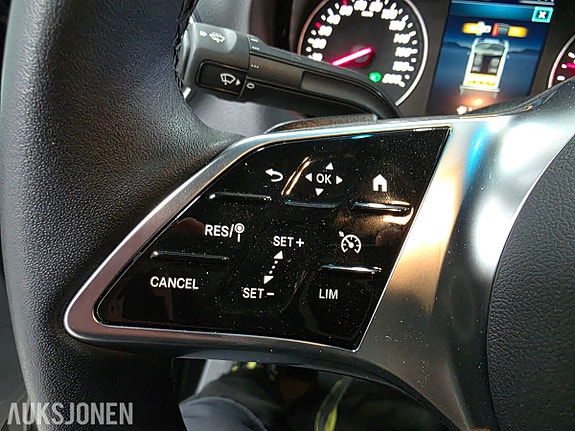 Mercedes-Benz Sprinter 28 of 30