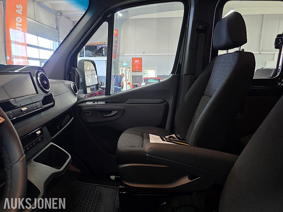 Mercedes-Benz Sprinter 22 of 30