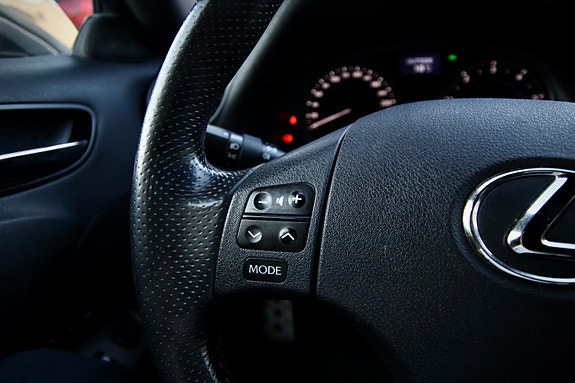 Lexus IS220d 16 of 30