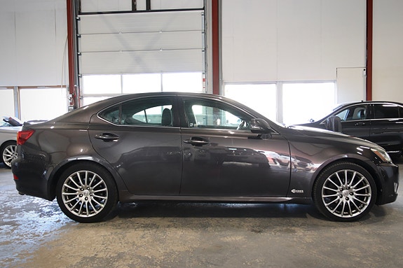 Lexus IS220d 11 of 30