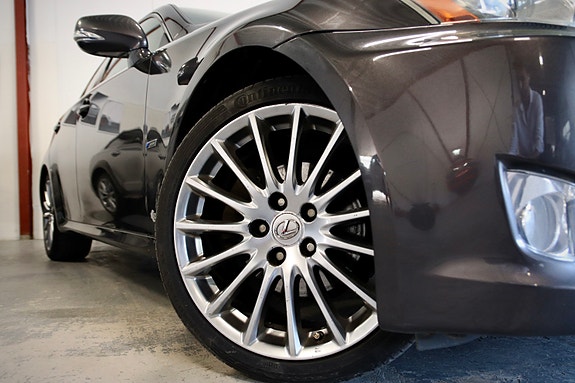 Lexus IS220d 3 of 30