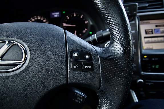 Lexus IS220d 17 of 30
