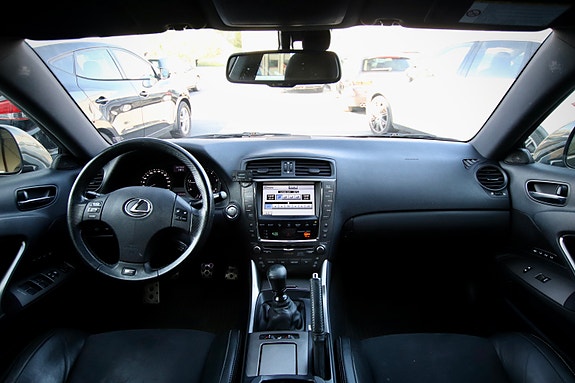 Lexus IS220d 14 of 30