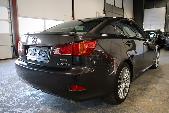 Lexus IS220d 10 of 30