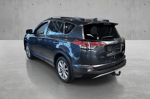 Toyota RAV4 3 of 24