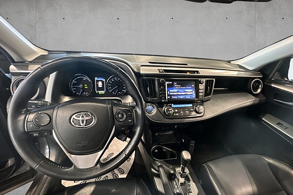 Toyota RAV4 9 of 24