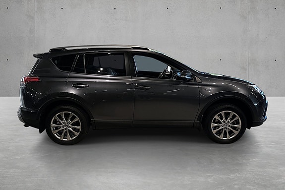 Toyota RAV4 6 of 24