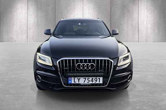 Audi Q5 2 of 24