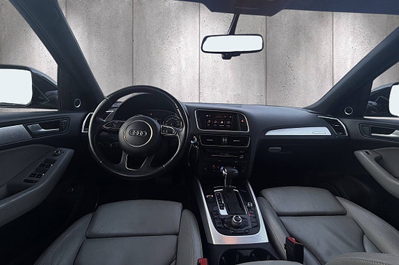 Audi Q5 9 of 24