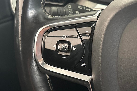 Volvo XC60 13 of 30