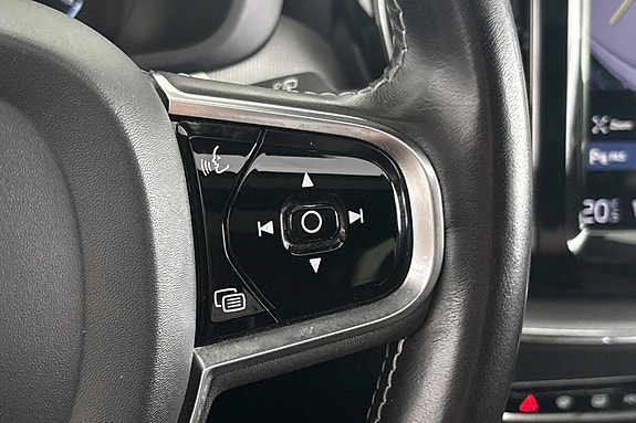 Volvo XC60 14 of 30