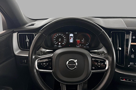 Volvo XC60 12 of 30