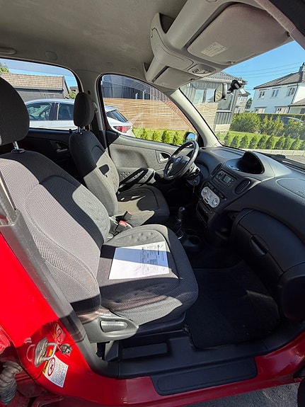 Toyota Yaris Verso 6 of 9