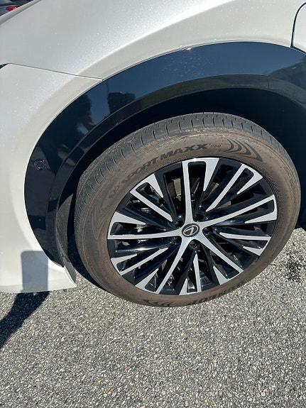 Lexus RZ450e 5 of 15
