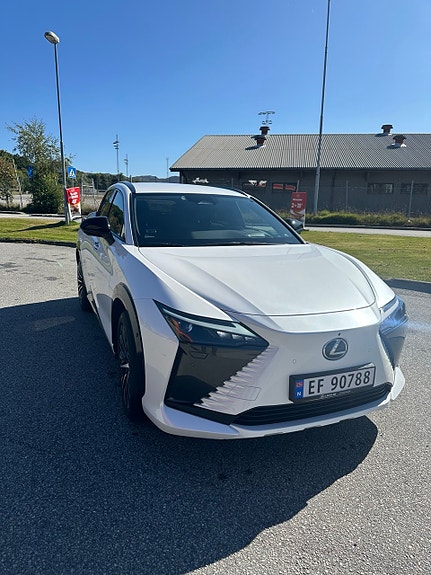 Lexus RZ450e 2 of 15