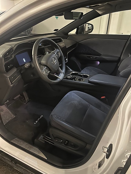 Lexus RZ450e 6 of 15