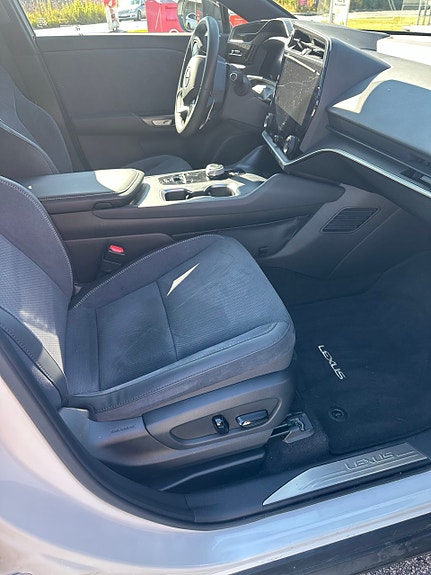Lexus RZ450e 10 of 15