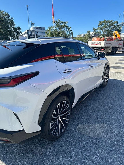 Lexus RZ450e 3 of 15
