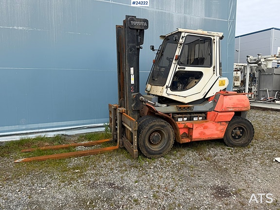 Toyota 5FD70 gaffeltruck med hev og senk på hytta 3 of 30