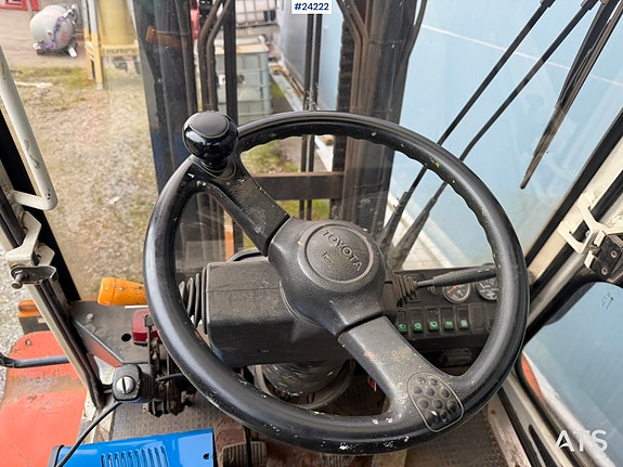 Toyota 5FD70 gaffeltruck med hev og senk på hytta 26 of 30
