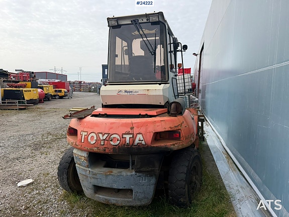 Toyota 5FD70 gaffeltruck med hev og senk på hytta 6 of 30